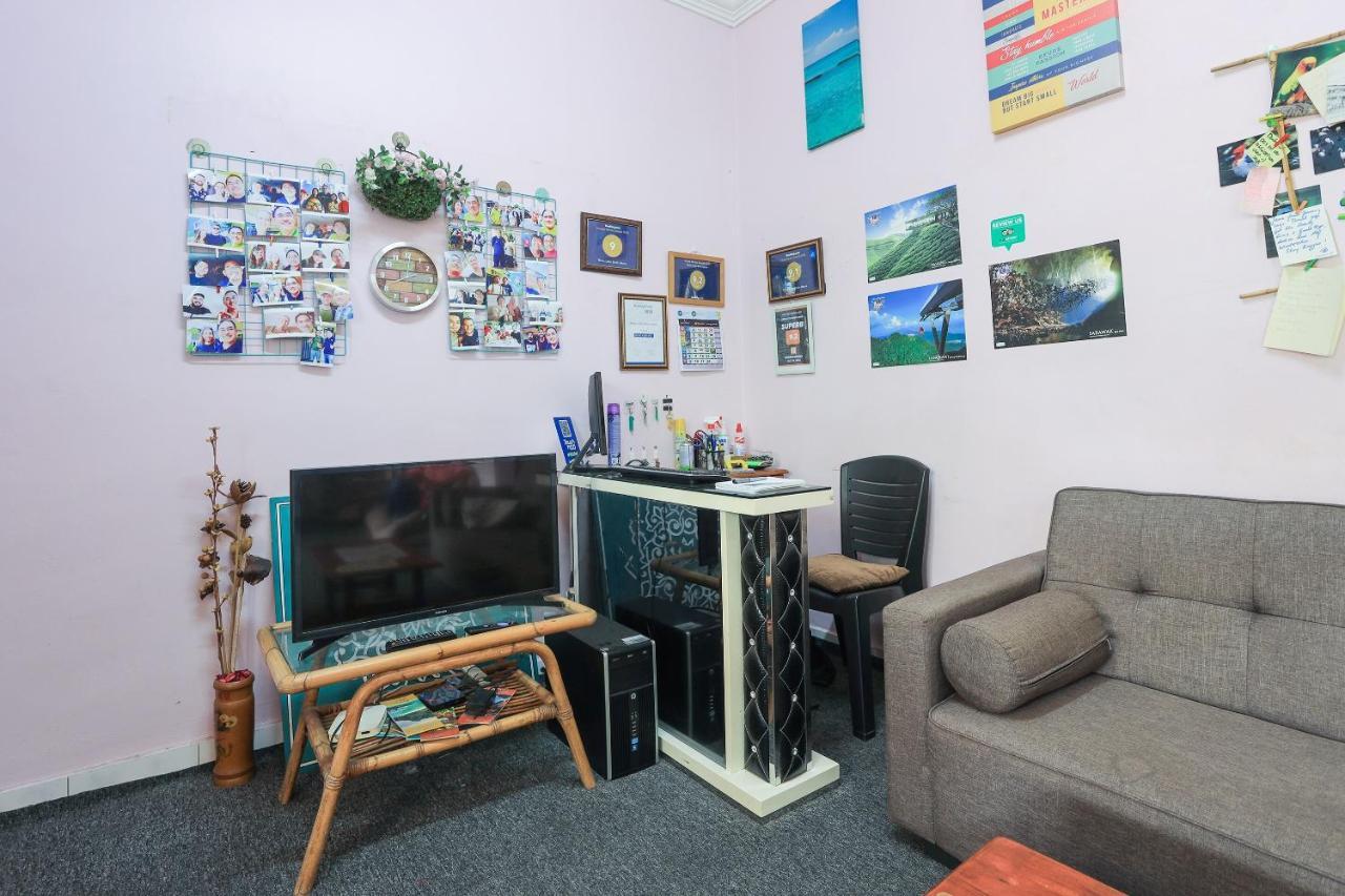 Oyo Home 90229, 3 Little Birds Homestay 4Bhk ملقا المظهر الخارجي الصورة
