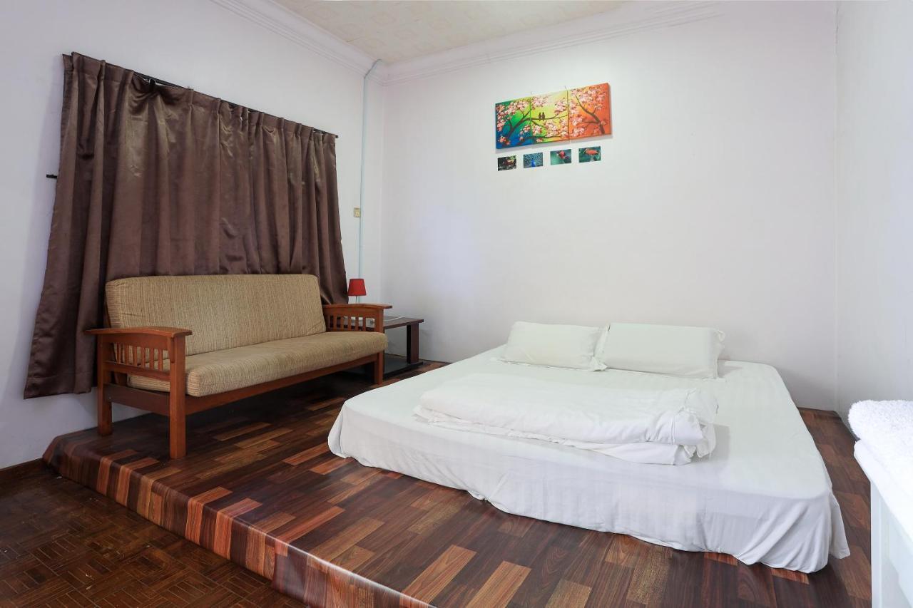 Oyo Home 90229, 3 Little Birds Homestay 4Bhk ملقا المظهر الخارجي الصورة