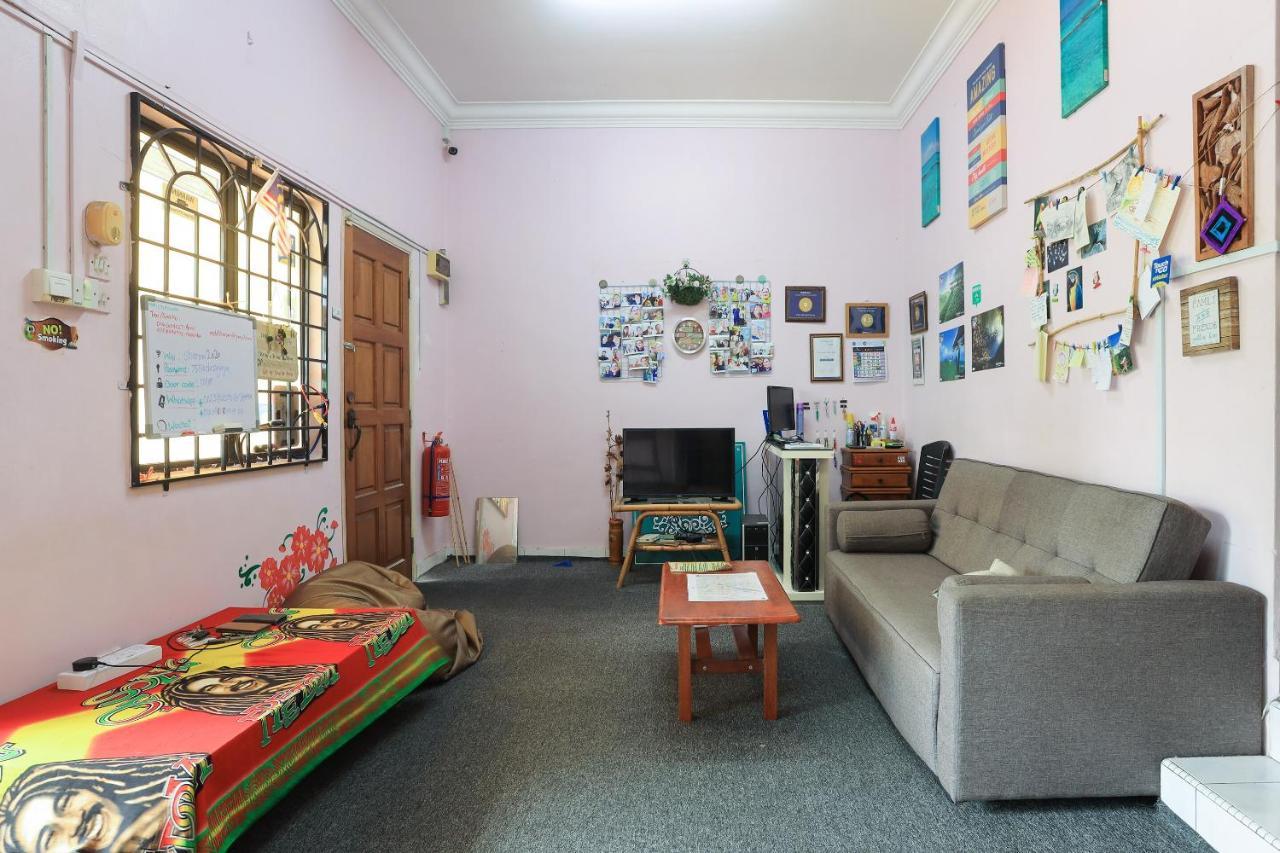 Oyo Home 90229, 3 Little Birds Homestay 4Bhk ملقا المظهر الخارجي الصورة