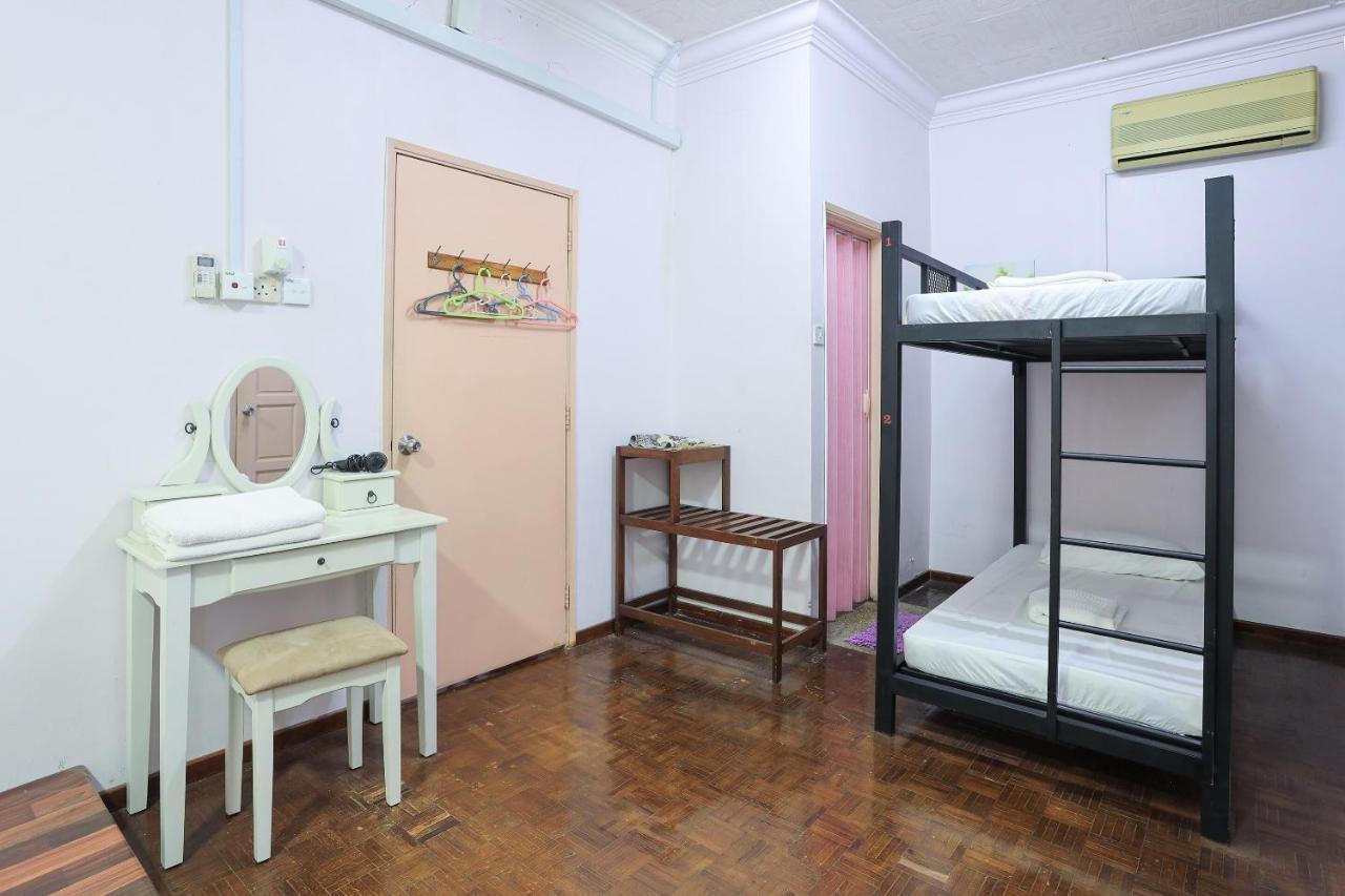 Oyo Home 90229, 3 Little Birds Homestay 4Bhk ملقا المظهر الخارجي الصورة
