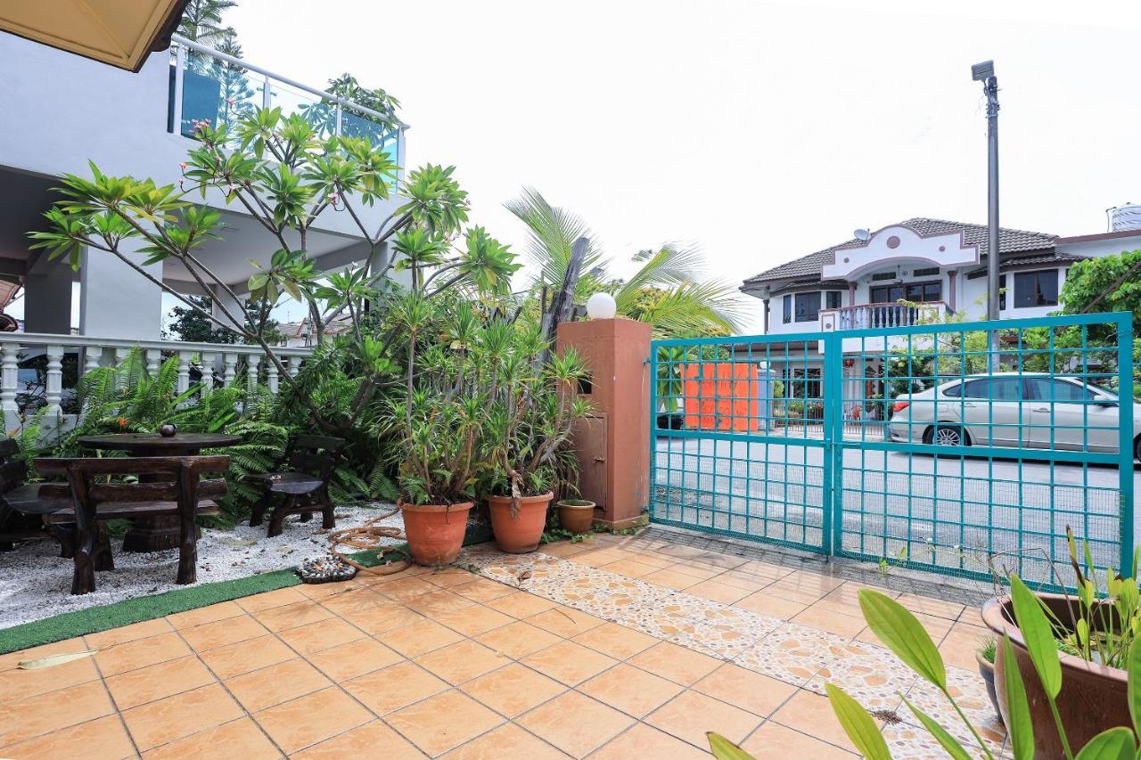 Oyo Home 90229, 3 Little Birds Homestay 4Bhk ملقا المظهر الخارجي الصورة