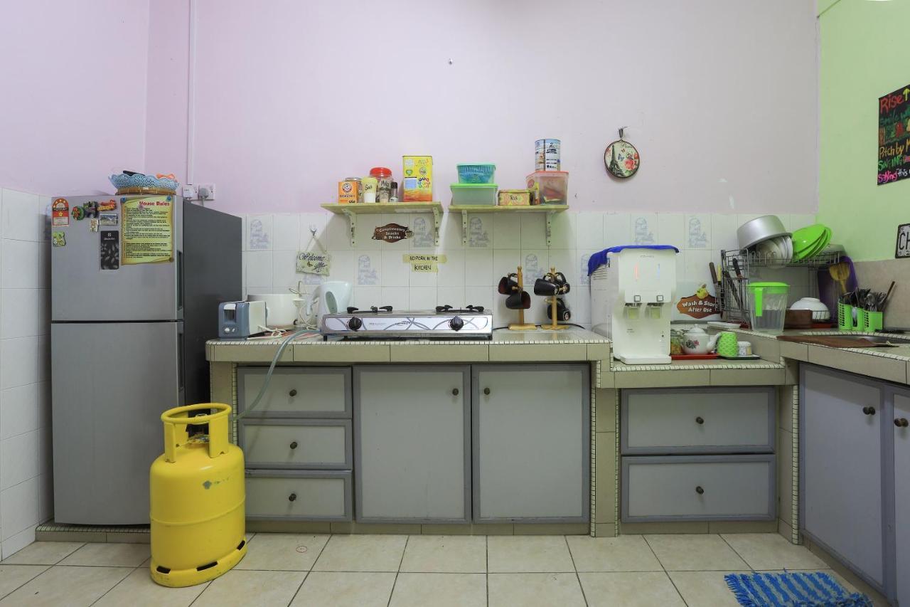 Oyo Home 90229, 3 Little Birds Homestay 4Bhk ملقا المظهر الخارجي الصورة