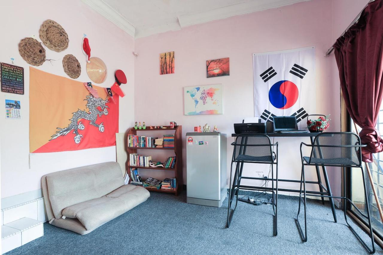 Oyo Home 90229, 3 Little Birds Homestay 4Bhk ملقا المظهر الخارجي الصورة