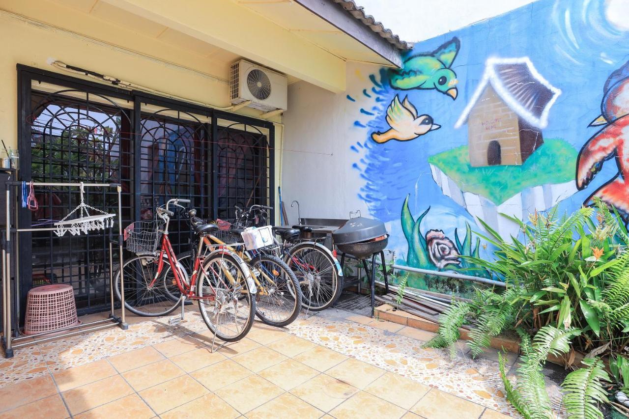 Oyo Home 90229, 3 Little Birds Homestay 4Bhk ملقا المظهر الخارجي الصورة