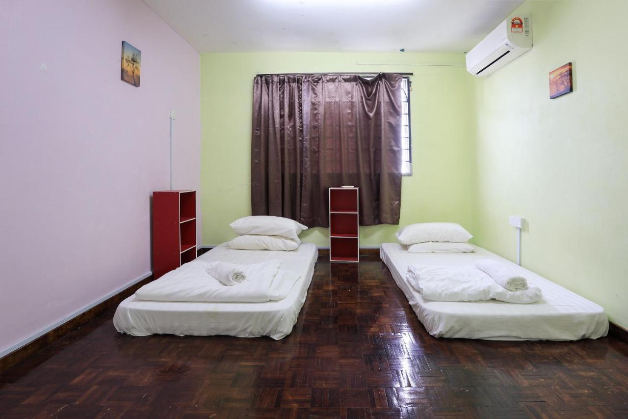 Oyo Home 90229, 3 Little Birds Homestay 4Bhk ملقا المظهر الخارجي الصورة