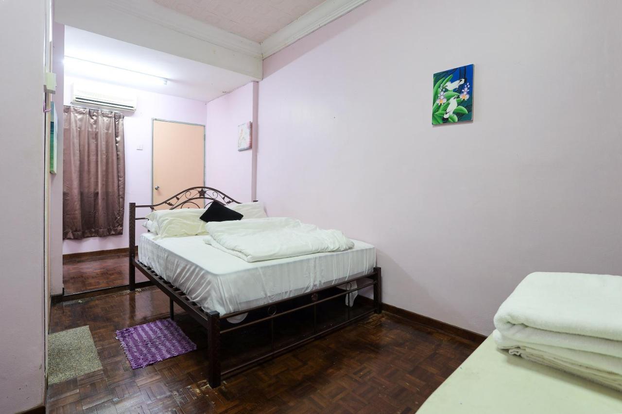 Oyo Home 90229, 3 Little Birds Homestay 4Bhk ملقا المظهر الخارجي الصورة